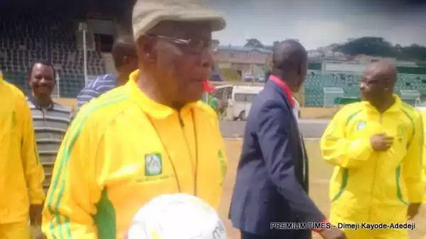 Obasanjo Officiates Football Match Between Male & Female Doctors (Photos)